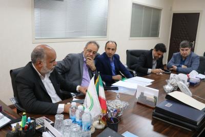 در این نشست مشترک بر توجه ویژه به تجهیز تمامی مناطق محروم و برخورداری بیماران از امکانات درمانی یکسان و همراهی نماینده‌های مجلس از هیات امنای صرفه جویی ارزی تاکید شد.